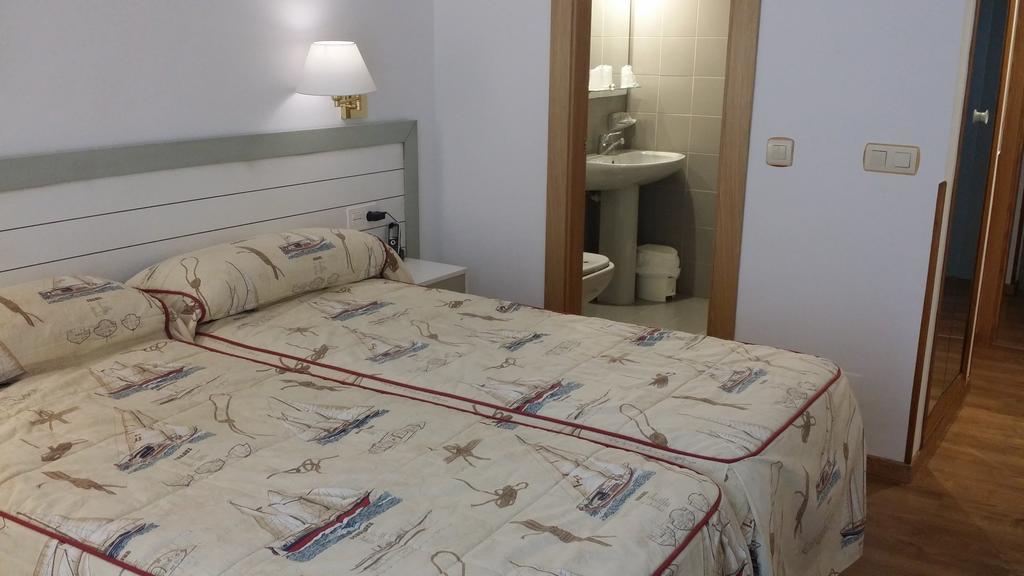 Isabel - Suarez Inclan 38 Otel Cudillero Oda fotoğraf