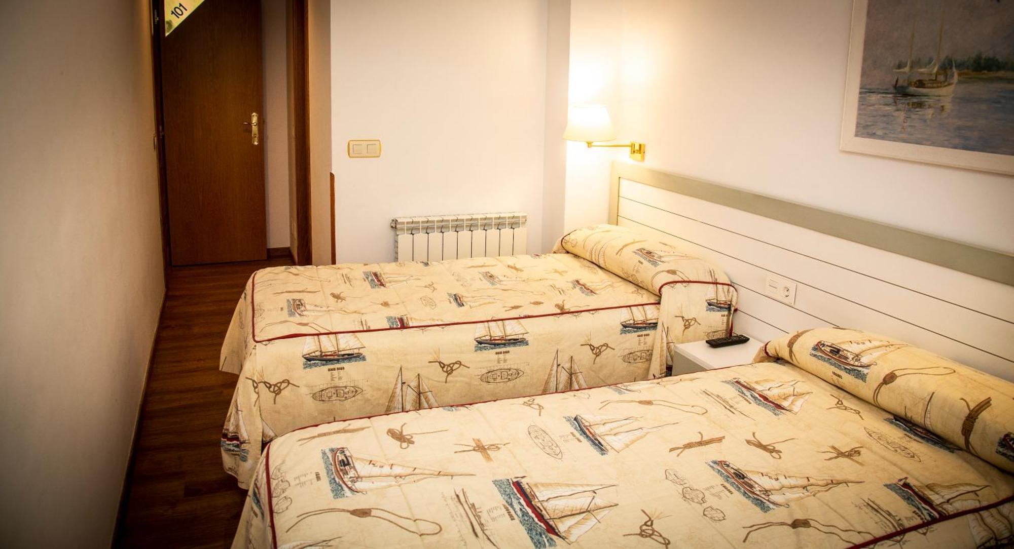Isabel - Suarez Inclan 38 Otel Cudillero Oda fotoğraf